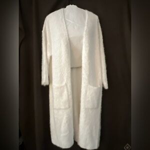 Monroe & Main Women's Long White Cardigan Size L , Length 41” Chest 20”, NWOT